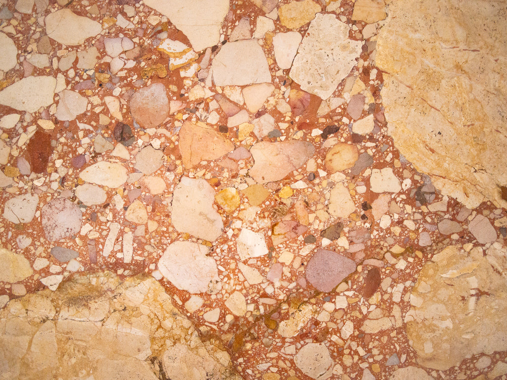 Par de Mesas Laterais em Terrazzo e Latão