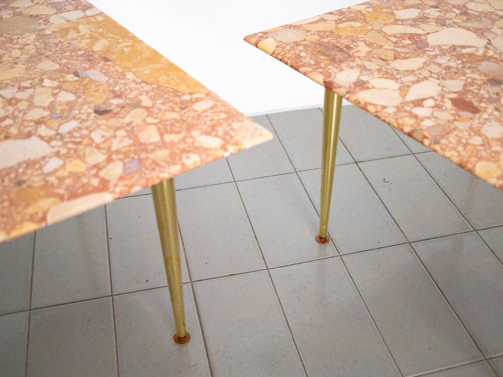 Par de Mesas Laterais em Terrazzo e Latão