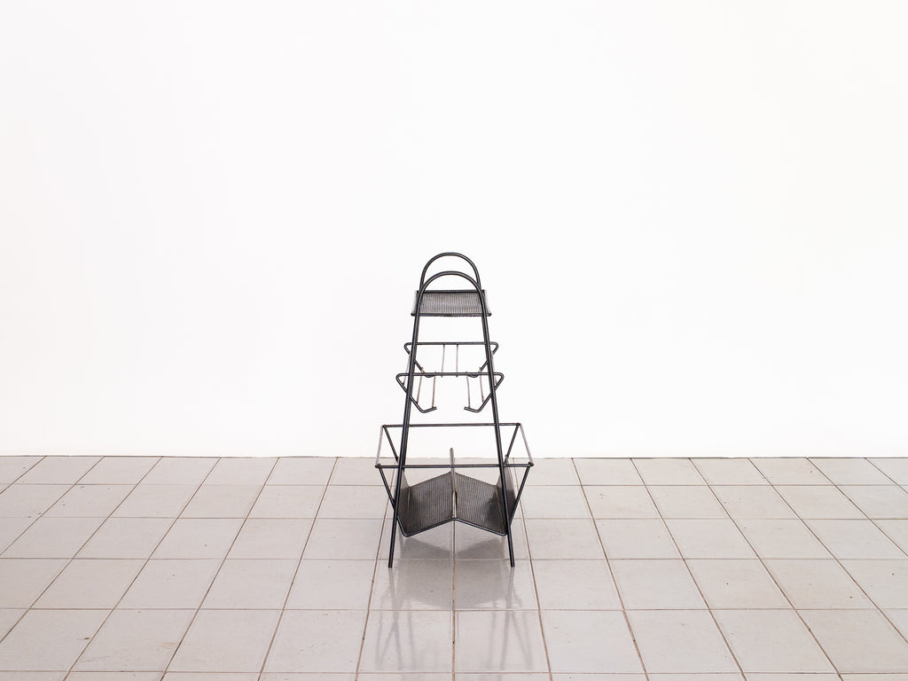 Mesa Revisteiro Ferro e Chapa Perfurada