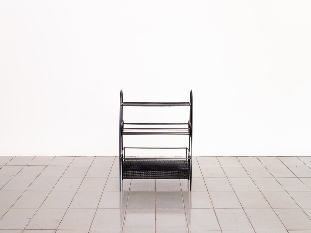 Mesa Revisteiro Ferro e Chapa Perfurada