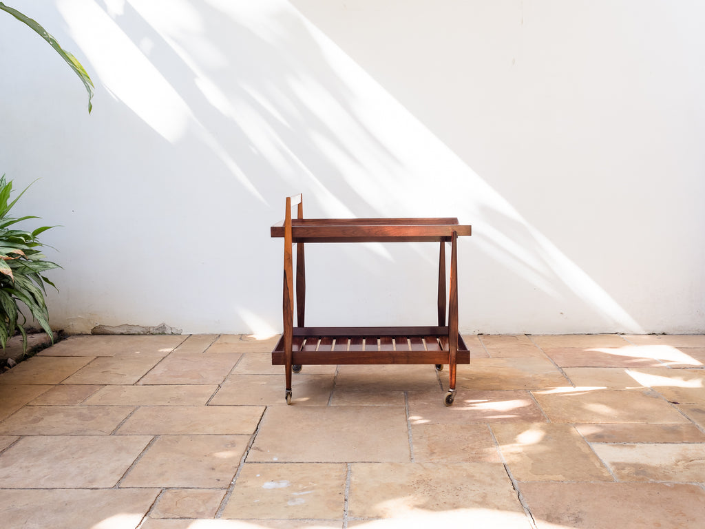 Celina Zilberberg | Carrinho de Chá em Jacarandá