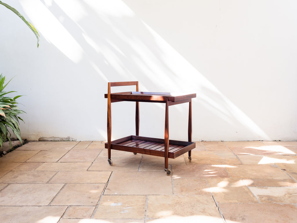 Celina Zilberberg | Carrinho de Chá em Jacarandá