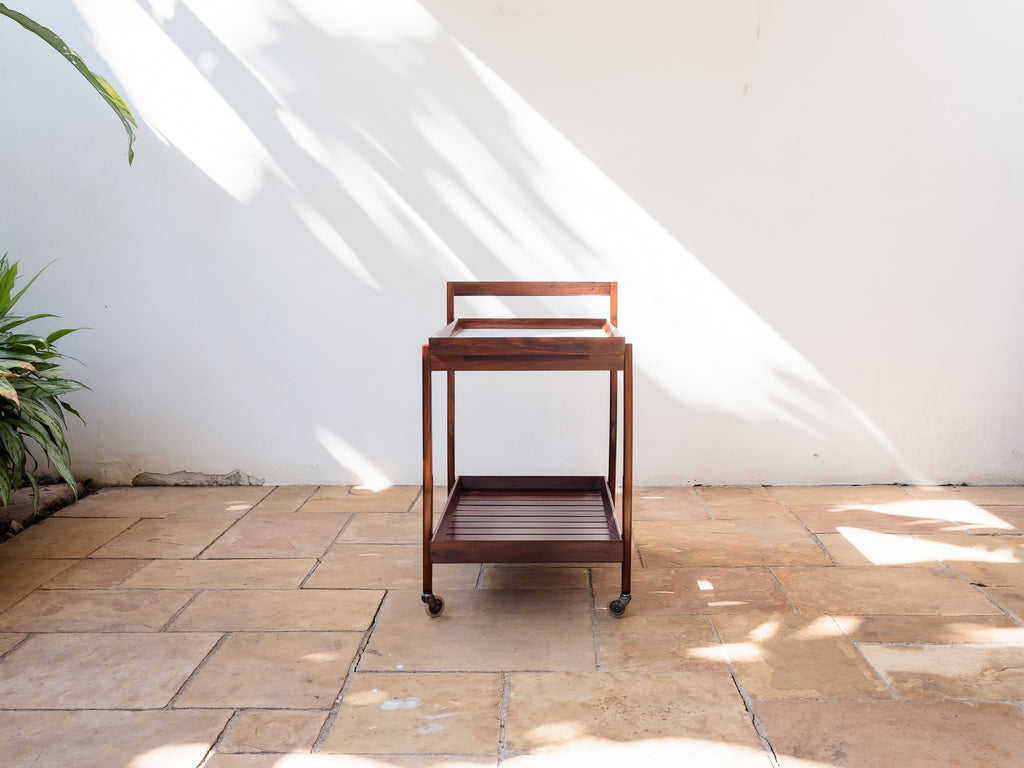 Celina Zilberberg | Carrinho de Chá em Jacarandá