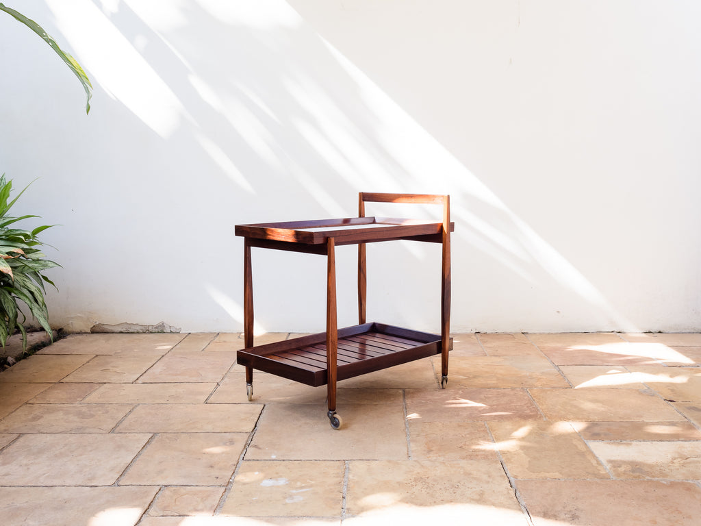 Celina Zilberberg | Carrinho de Chá em Jacarandá