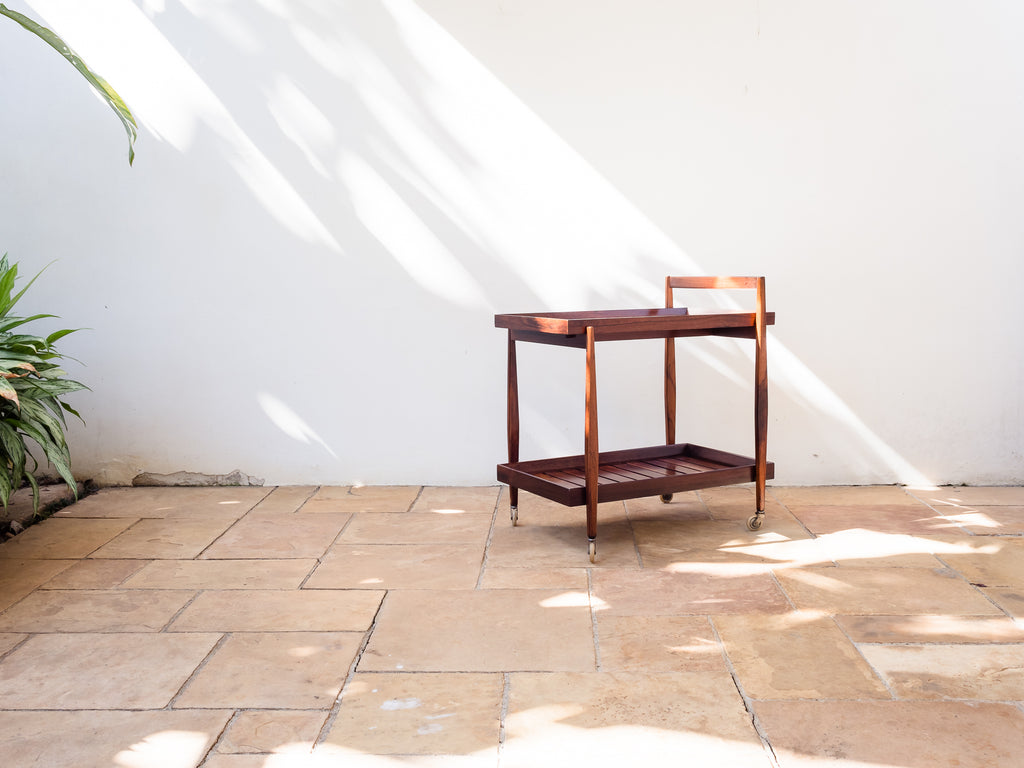 Celina Zilberberg | Carrinho de Chá em Jacarandá