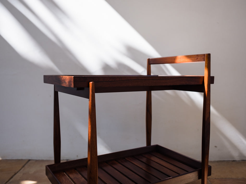 Celina Zilberberg | Carrinho de Chá em Jacarandá