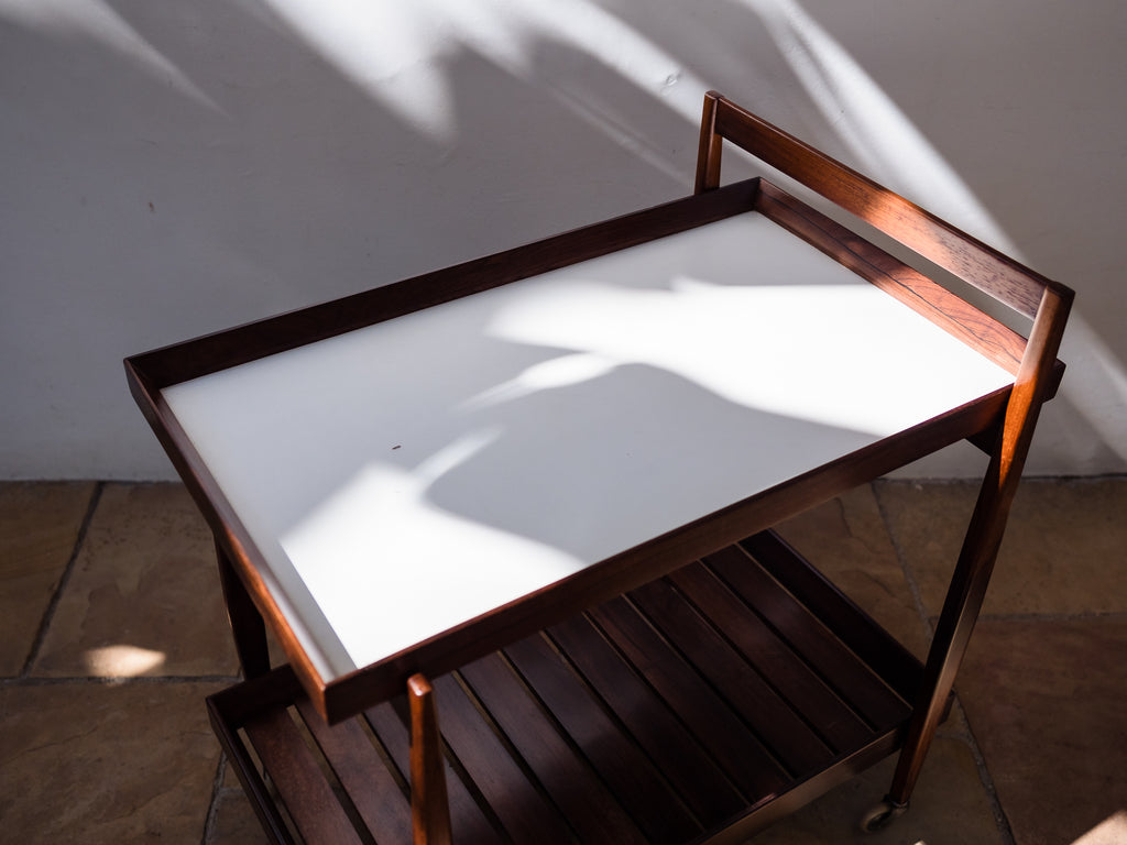 Celina Zilberberg | Carrinho de Chá em Jacarandá