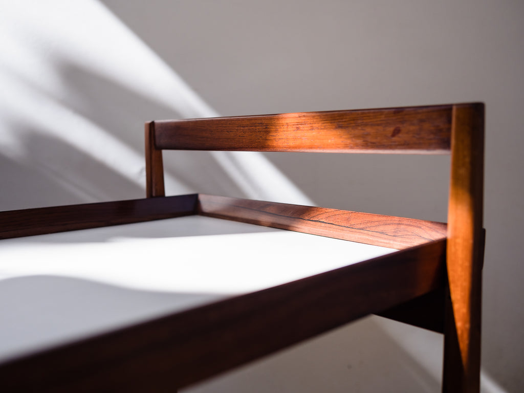 Celina Zilberberg | Carrinho de Chá em Jacarandá