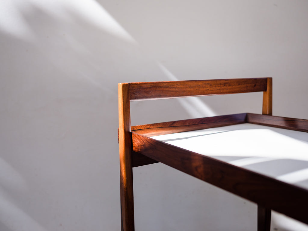 Celina Zilberberg | Carrinho de Chá em Jacarandá