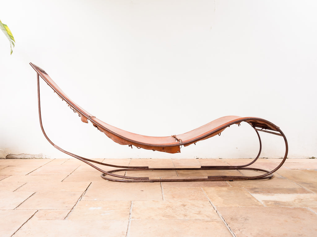 Hugo França | Chaise Longue em Ferro e Couro