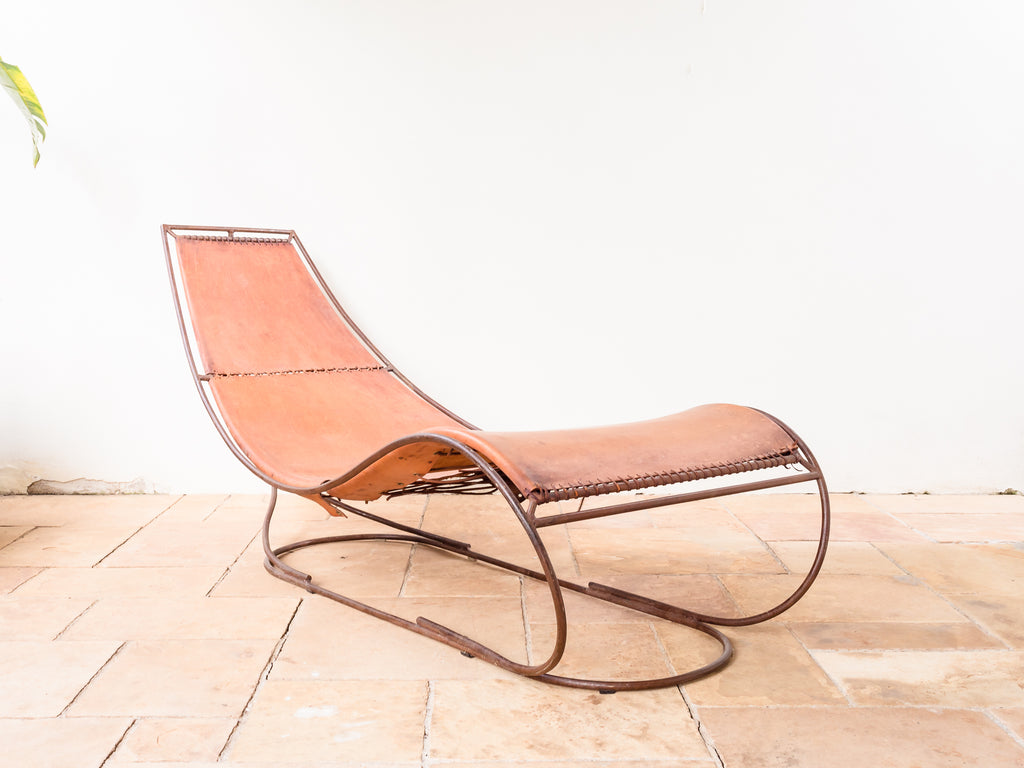 Hugo França | Chaise Longue em Ferro e Couro