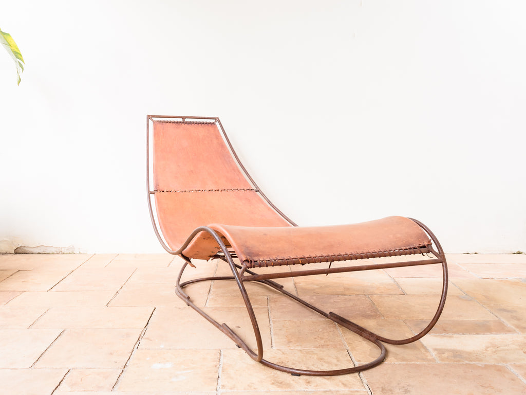 Hugo França | Chaise Longue em Ferro e Couro