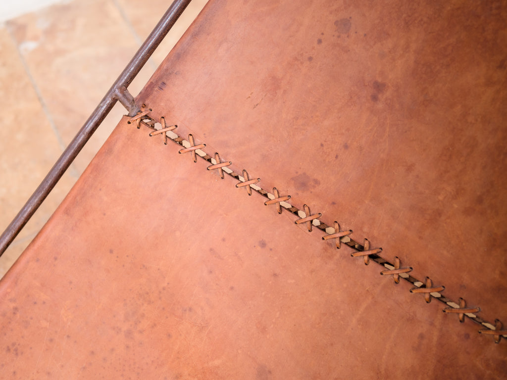 Hugo França | Chaise Longue em Ferro e Couro