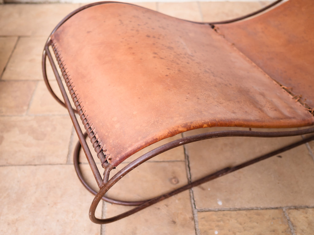 Hugo França | Chaise Longue em Ferro e Couro