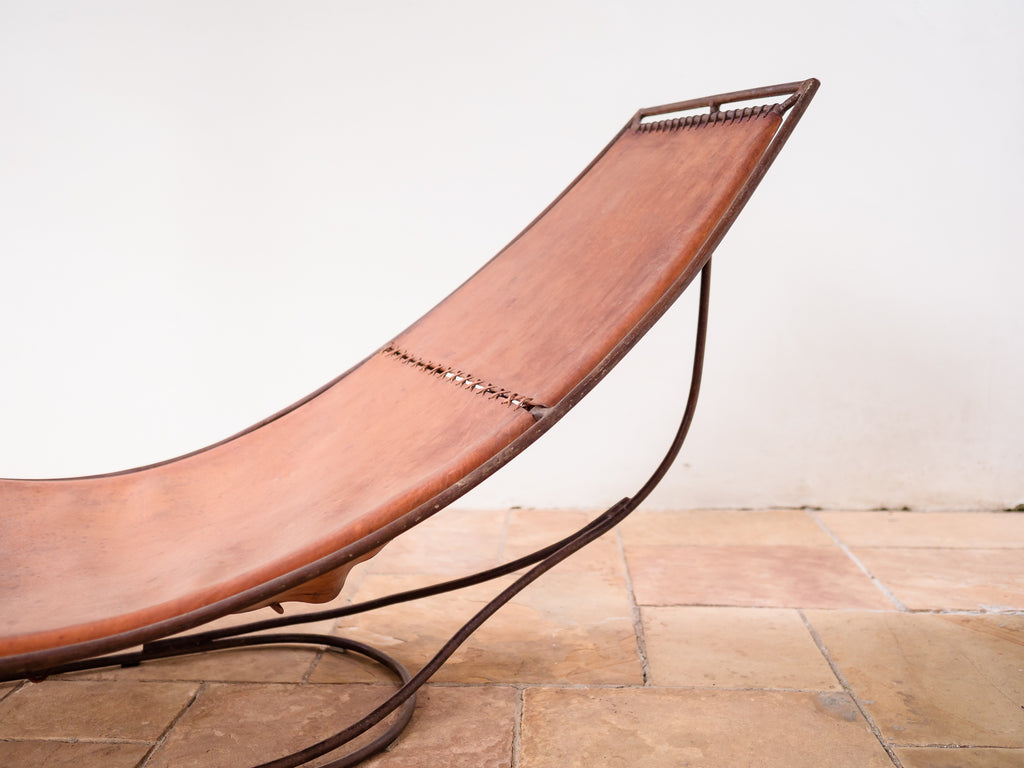 Hugo França | Chaise Longue em Ferro e Couro