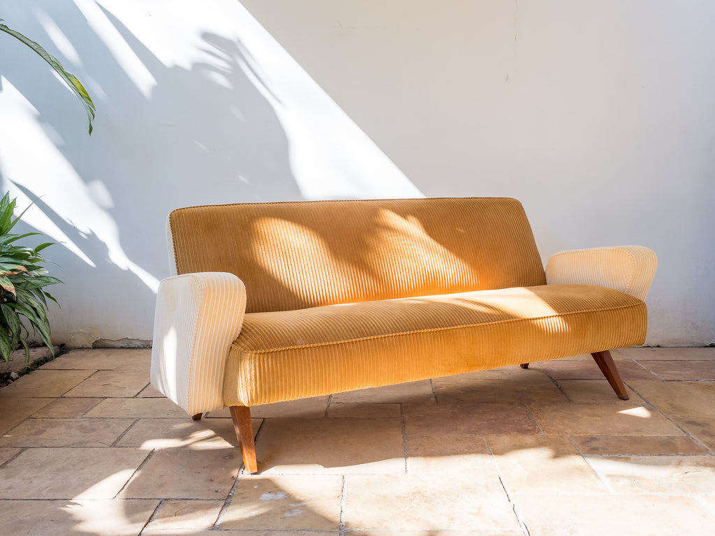 José Zanine Caldas (Atrib) | Sofá em Veludo Cotelê