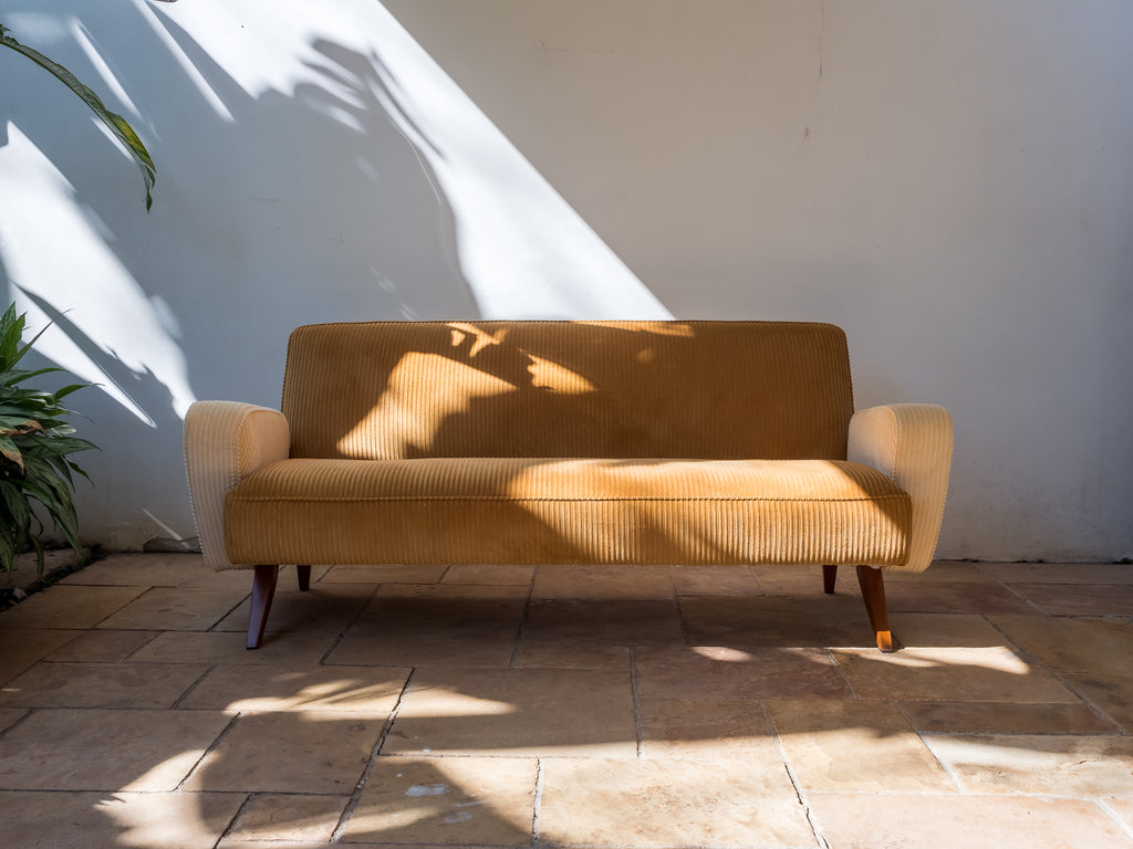 José Zanine Caldas (Atrib) | Sofá em Veludo Cotelê