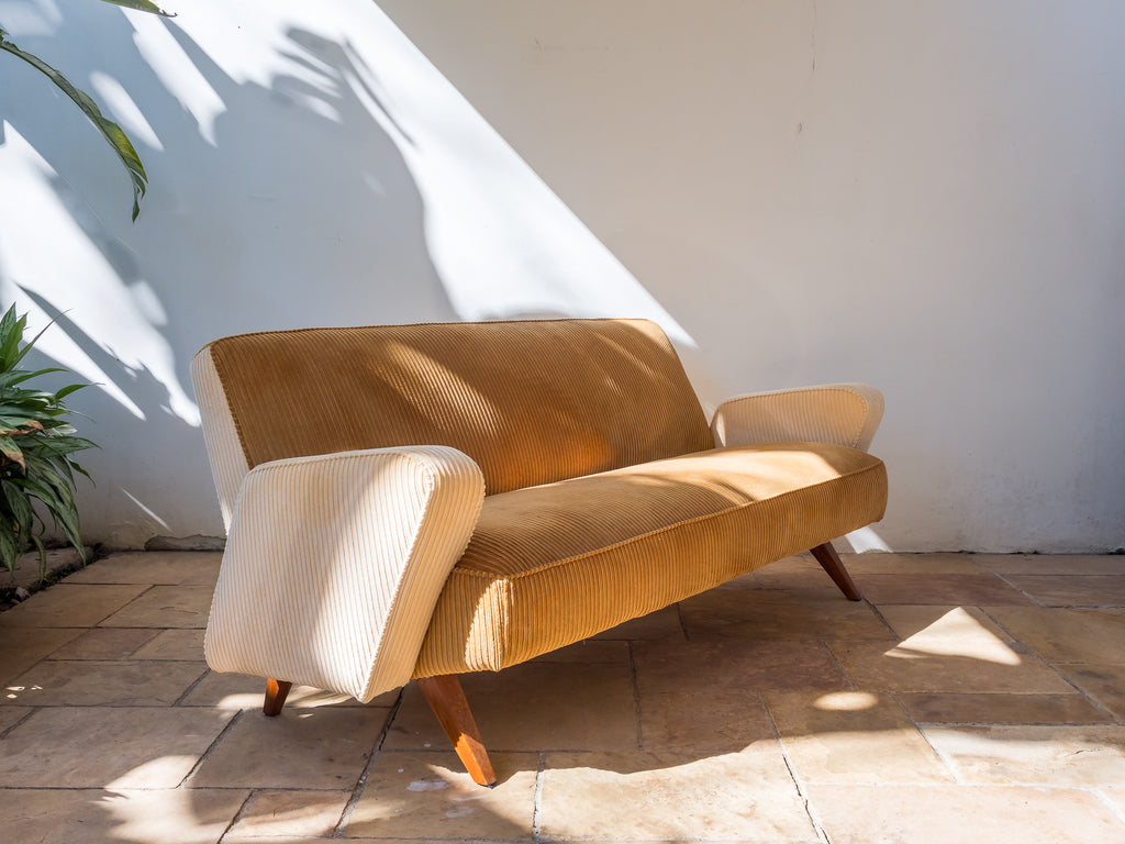 José Zanine Caldas (Atrib) | Sofá em Veludo Cotelê