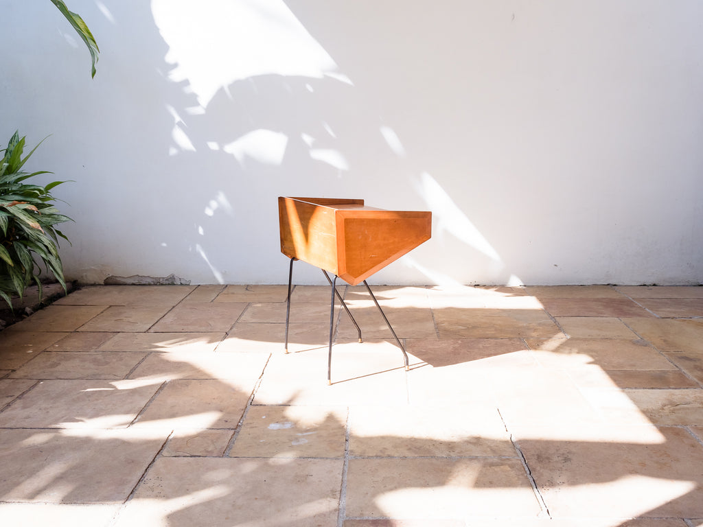 Carlo Hauner | Mesa Lateral em Pau Marfim e Ferro