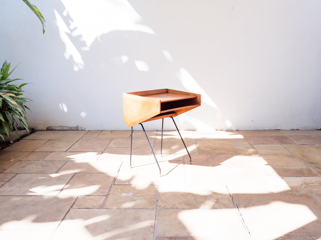 Carlo Hauner | Mesa Lateral em Pau Marfim e Ferro