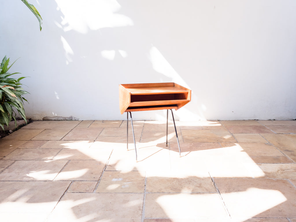 Carlo Hauner | Mesa Lateral em Pau Marfim e Ferro