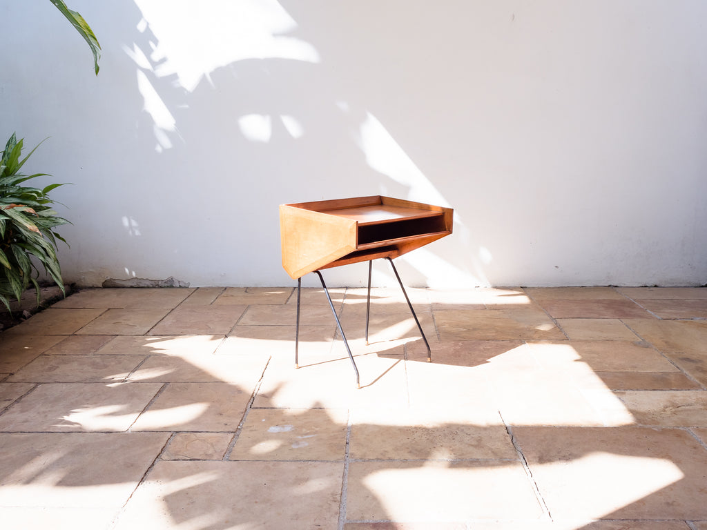 Carlo Hauner | Mesa Lateral em Pau Marfim e Ferro