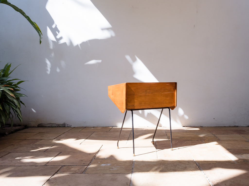 Carlo Hauner | Mesa Lateral em Pau Marfim e Ferro