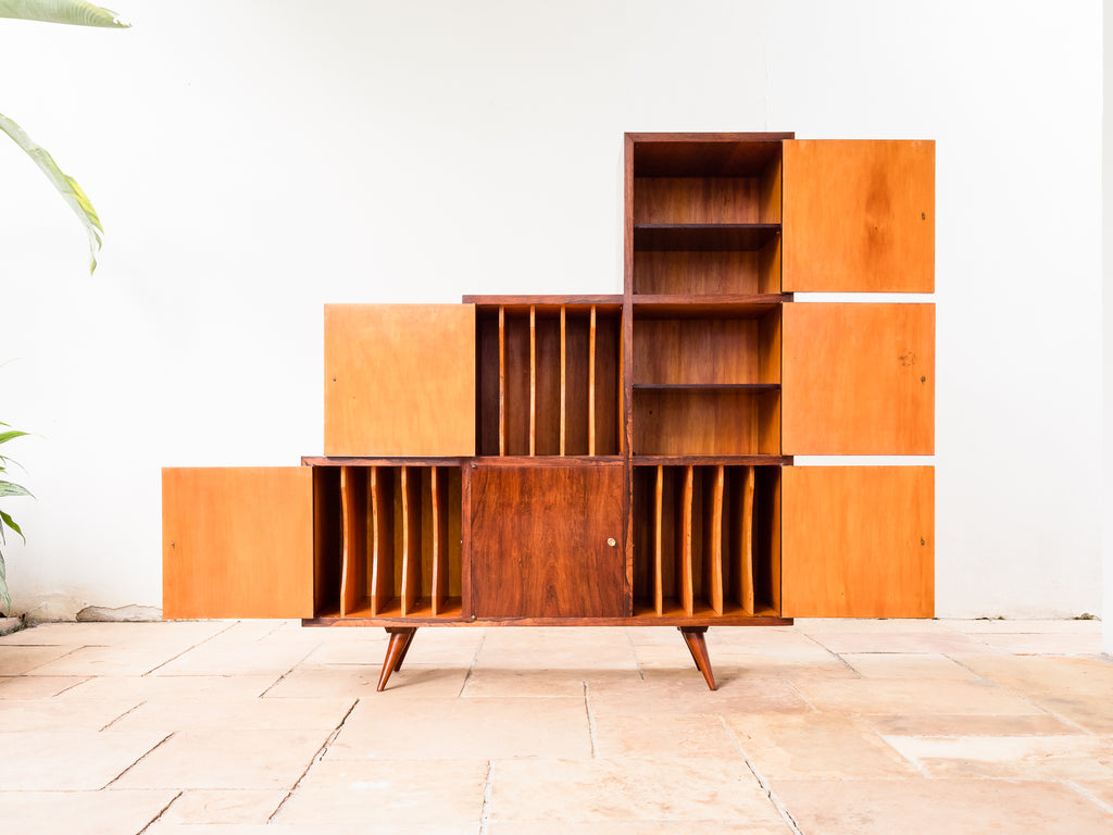 Estante "Escadinha" em Jacarandá