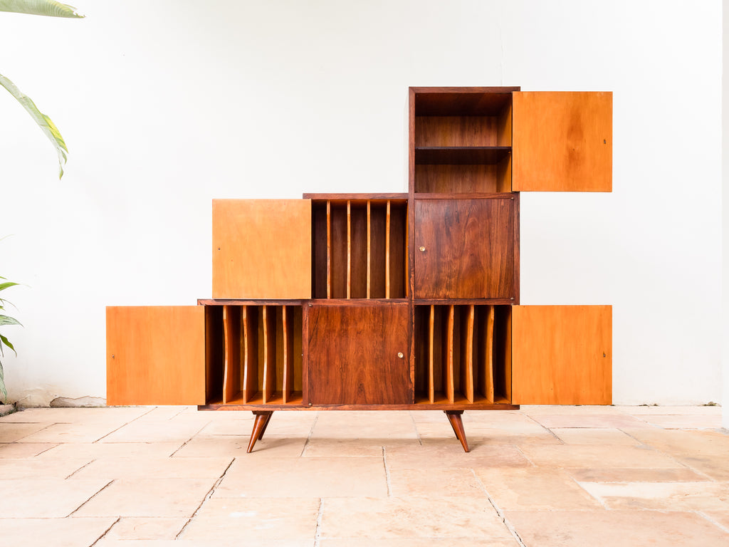 Estante "Escadinha" em Jacarandá