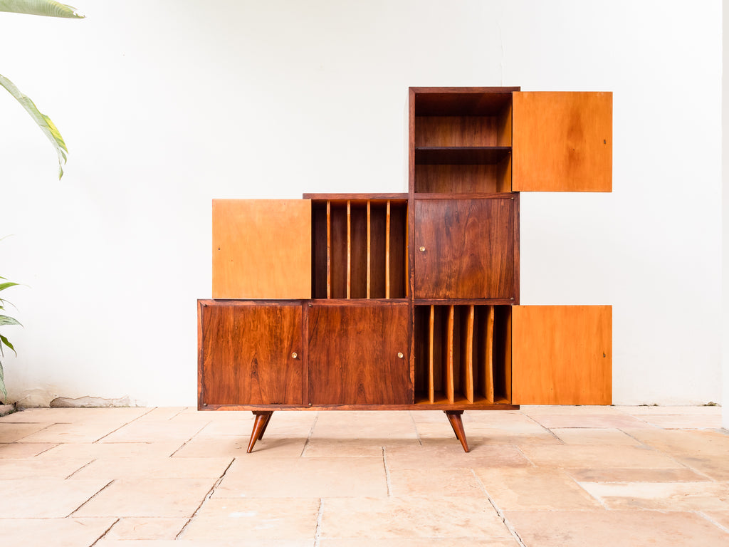 Estante "Escadinha" em Jacarandá