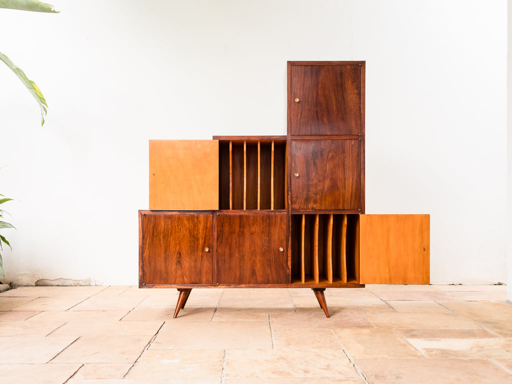 Estante "Escadinha" em Jacarandá