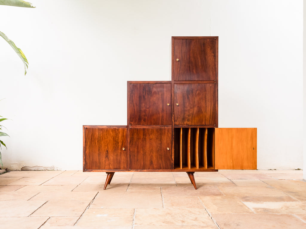 Estante "Escadinha" em Jacarandá