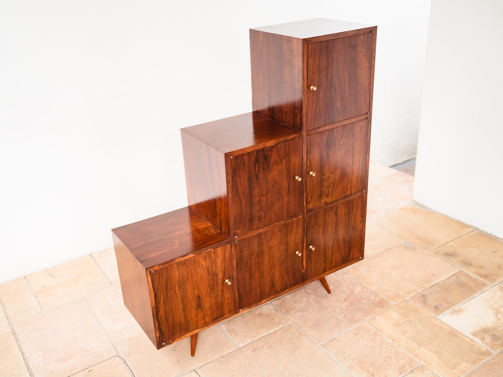 Estante "Escadinha" em Jacarandá