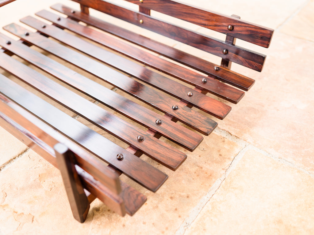 Casa Finland | Revisteiro de Piso em Jacarandá