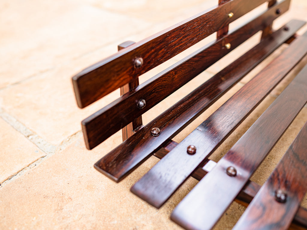 Casa Finland | Revisteiro de Piso em Jacarandá