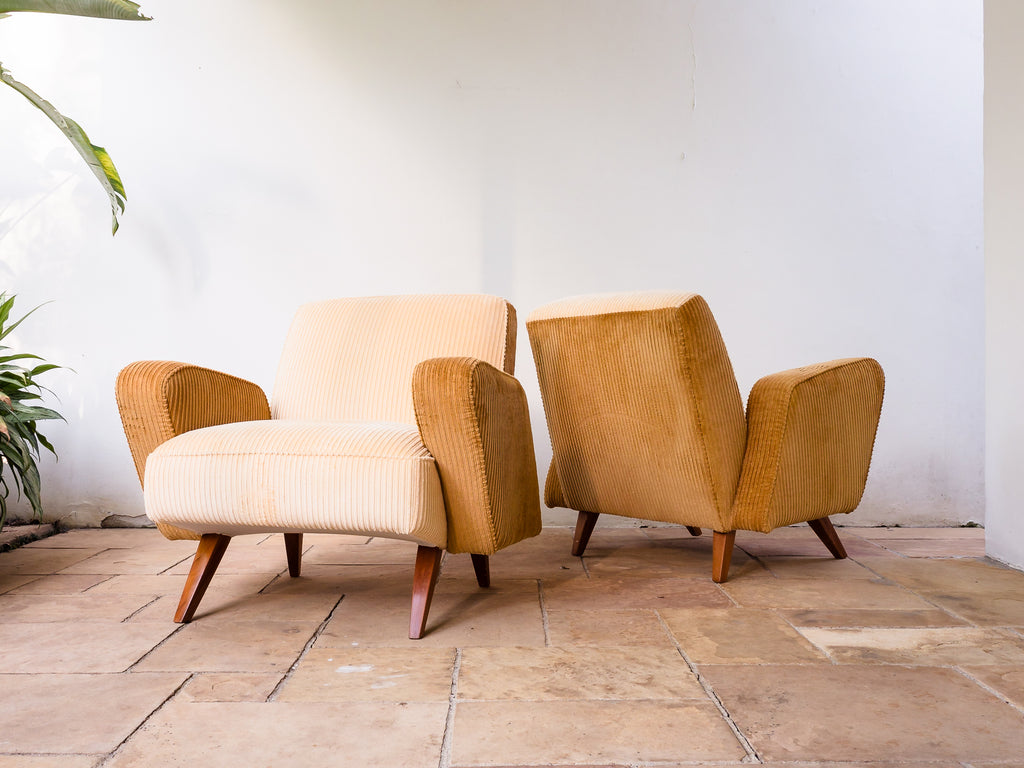 José Zanine Caldas (Atrib) | Par de Poltrona em Veludo Cotelê