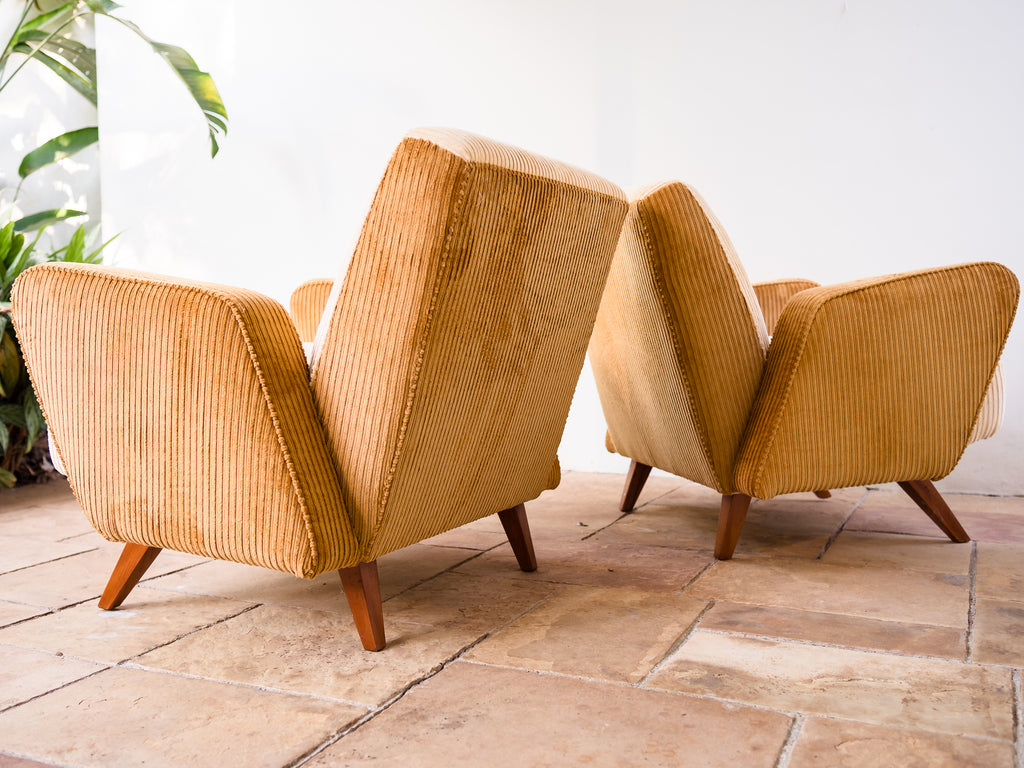 José Zanine Caldas (Atrib) | Par de Poltrona em Veludo Cotelê