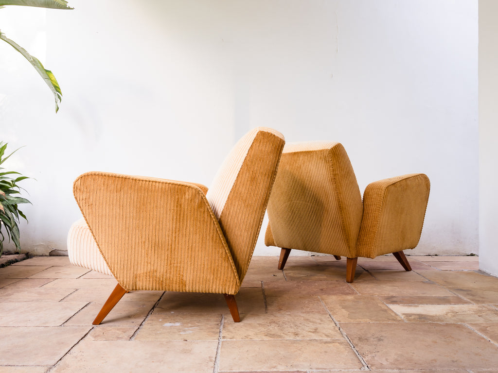 José Zanine Caldas (Atrib) | Par de Poltrona em Veludo Cotelê