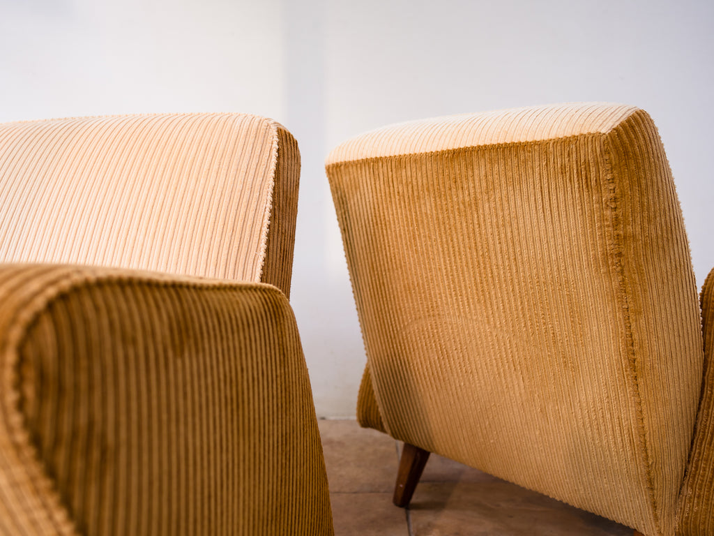 José Zanine Caldas (Atrib) | Par de Poltrona em Veludo Cotelê