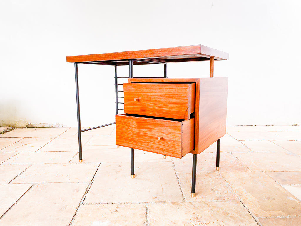 Autor Desconhecido | Escrivaninha em Ferro, Caviúna e Formica