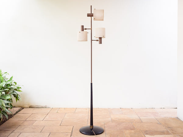 Enrico Furio Dominici | Luminária de Piso com Três Cúpulas de Chapas Perfuradas