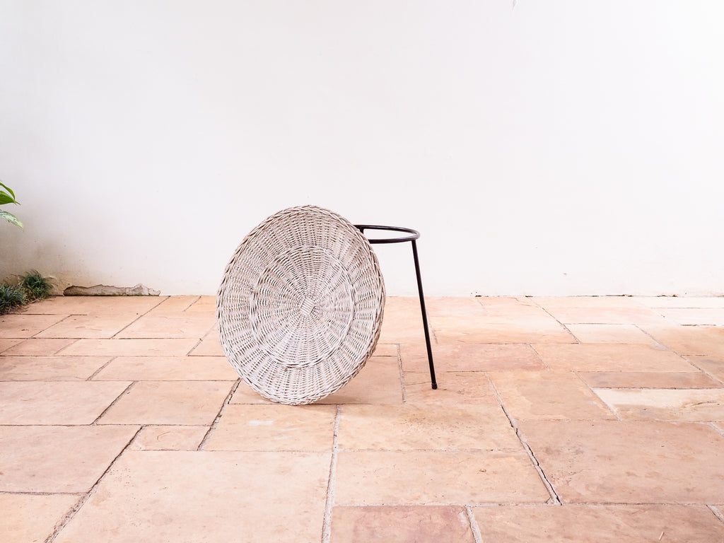 Carlo Hauner | Mesa Auxiliar em Ferro e Junco