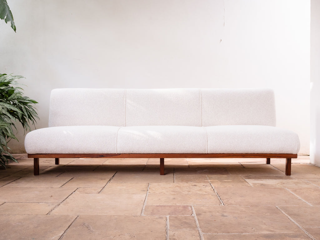 Branco & Preto | Sofá M1 em Jacarandá