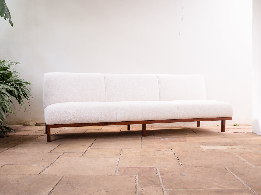 Branco & Preto | Sofá M1 em Jacarandá