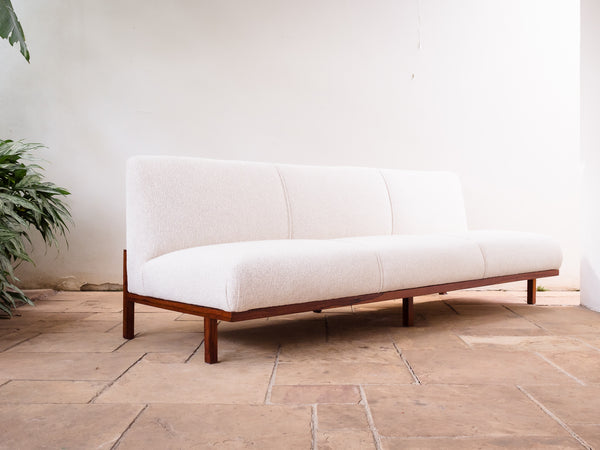 Branco & Preto | Sofá M1 em Jacarandá