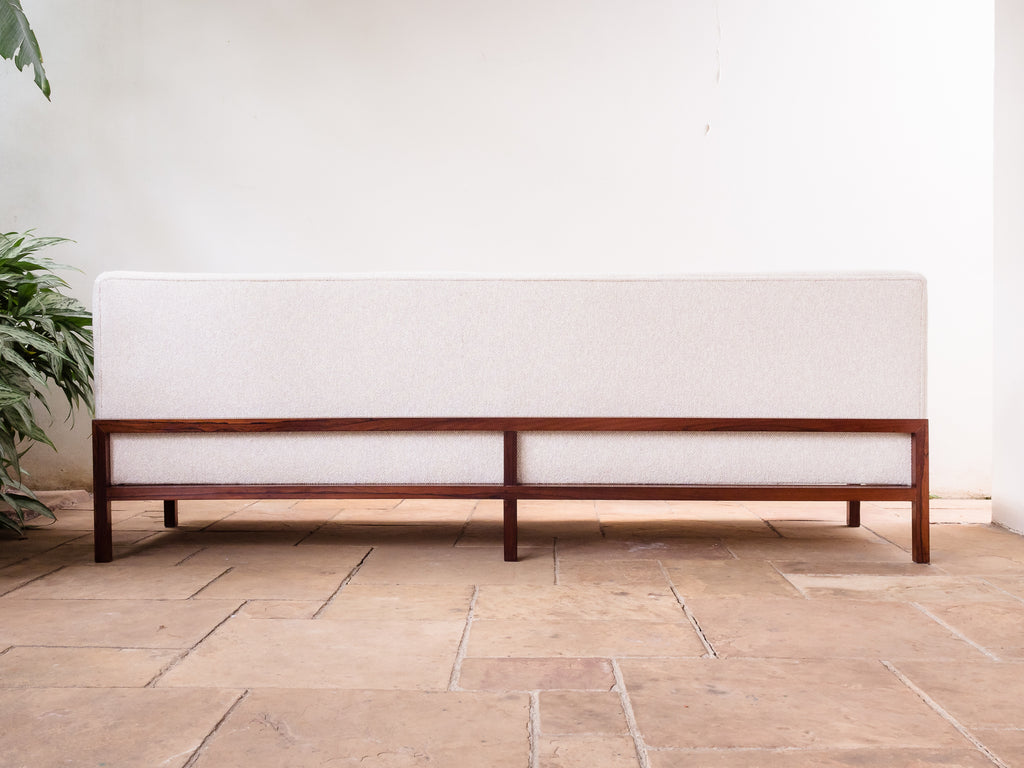 Branco & Preto | Sofá M1 em Jacarandá