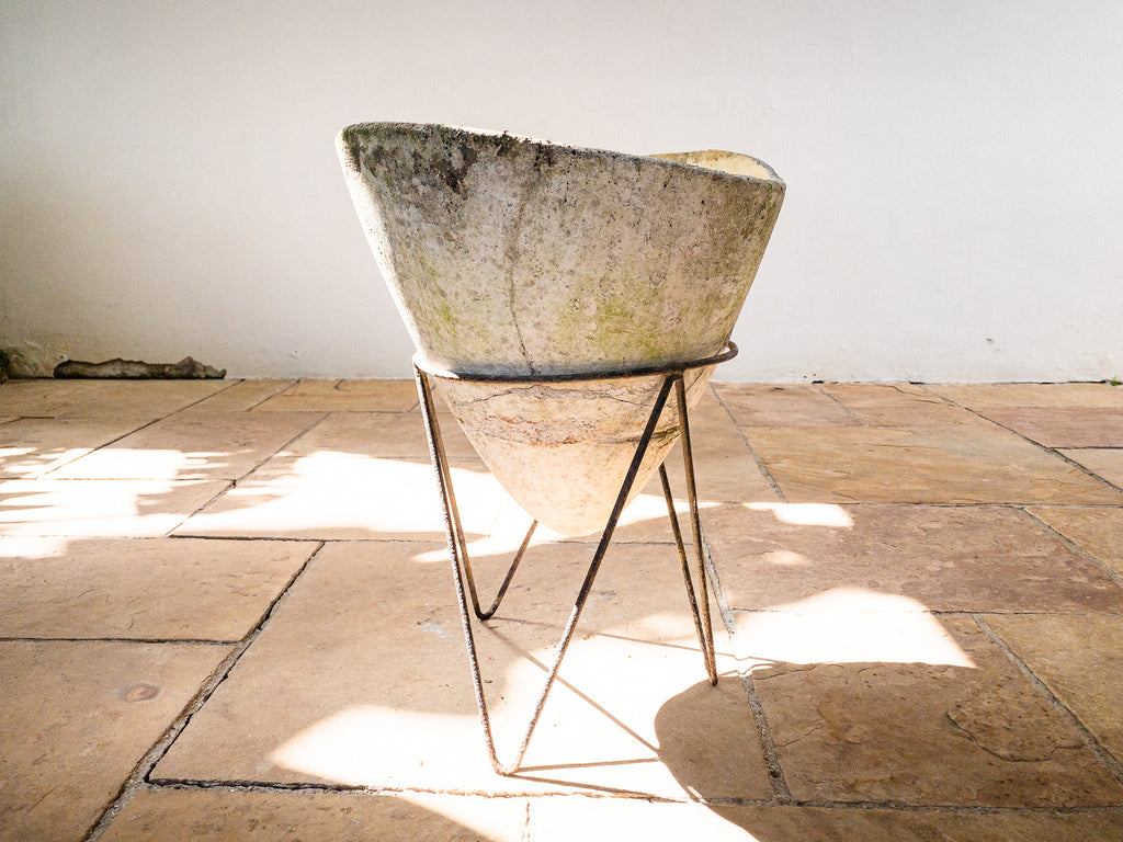 Autor Desconhecido | Vaso Cônico em Cimento