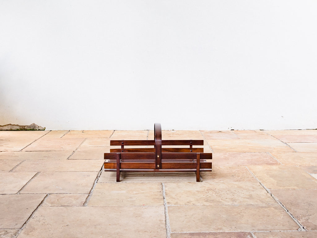 Casa Finland | Revisteiro em Ripas de Jacarandá