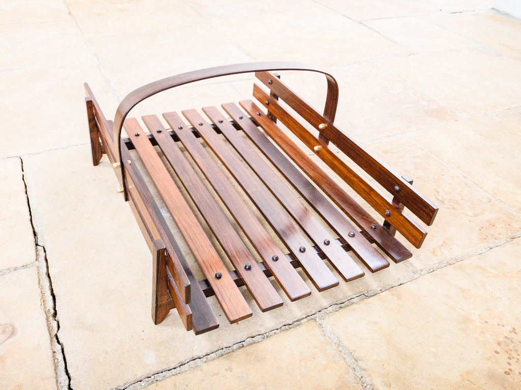 Casa Finland | Revisteiro em Ripas de Jacarandá