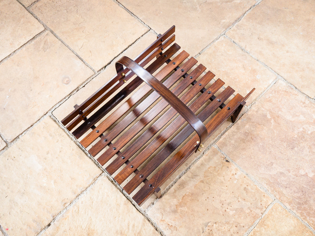 Casa Finland | Revisteiro em Ripas de Jacarandá